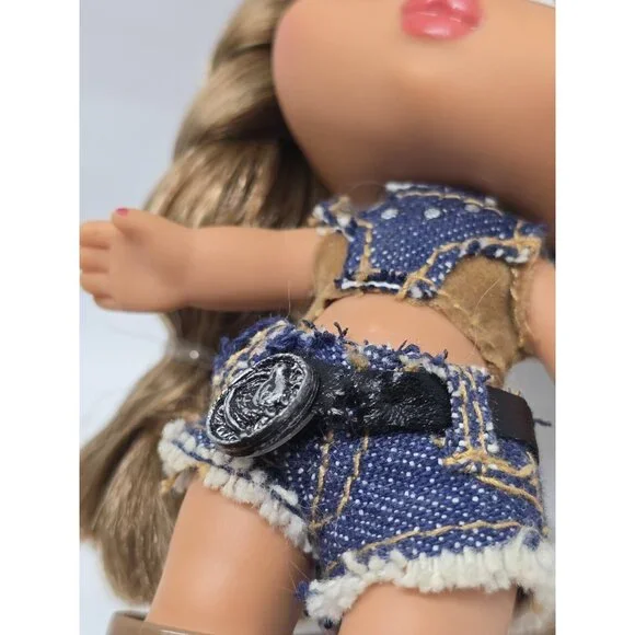 Bratz Babyz Storybook Collection - Yasmins Rodeo Ball Doll- FLAWED BELT- READ - Picture 7 of 12